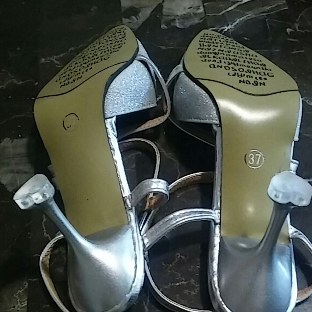 SHOES - Picture 5 of 6